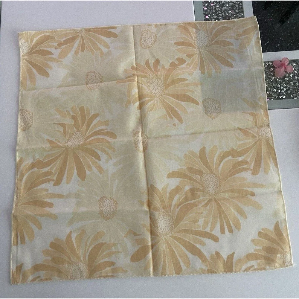 Vintage Floral Cloth Dinner Napkins Yellow Cream Daisy Print Set Retro Kitchen